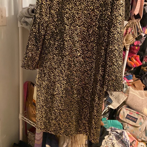 A classic yet vintage dress. No flaws. - Picture 10 of 11